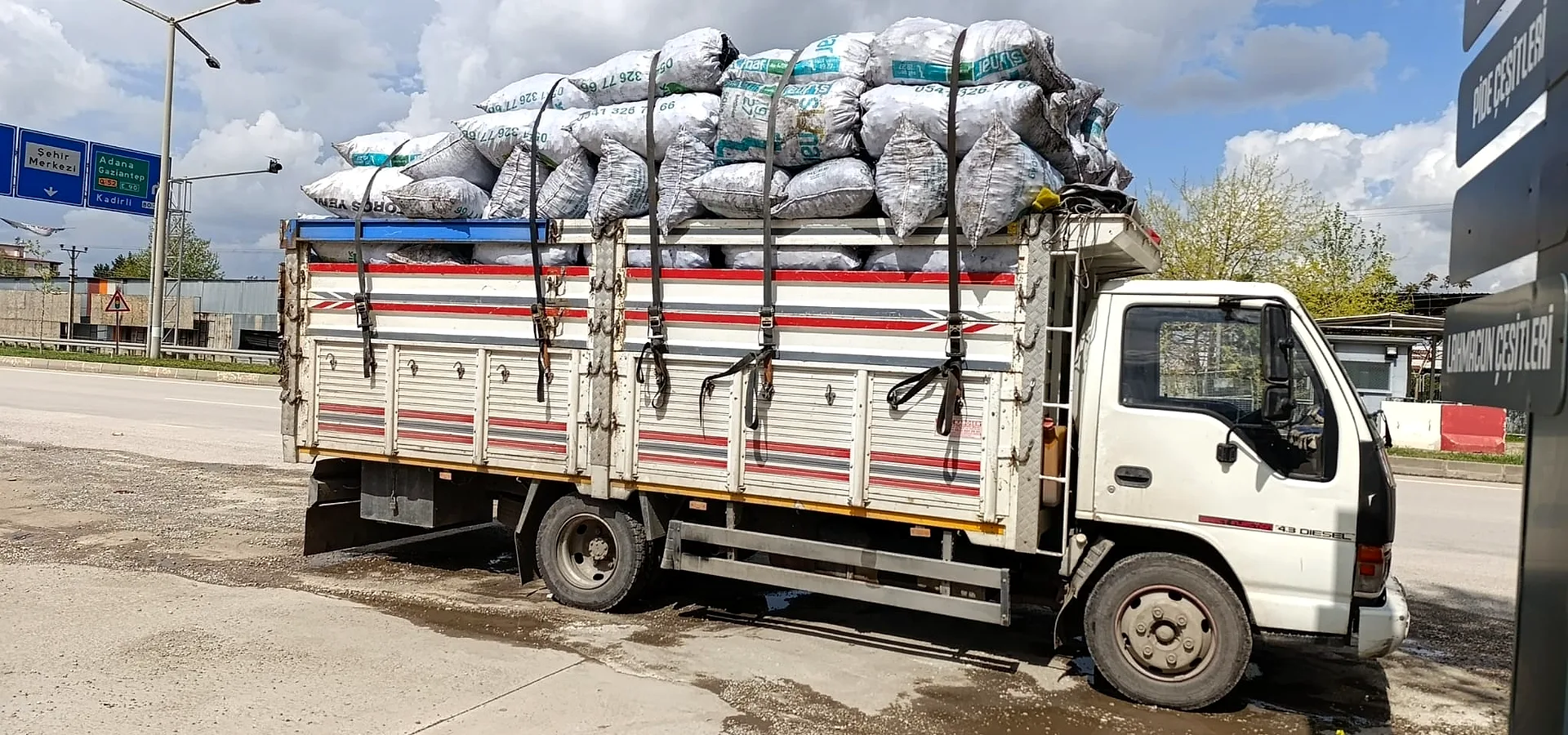 Özüm Nakliyat araçları ve saha çalışmalarından galeri görseli